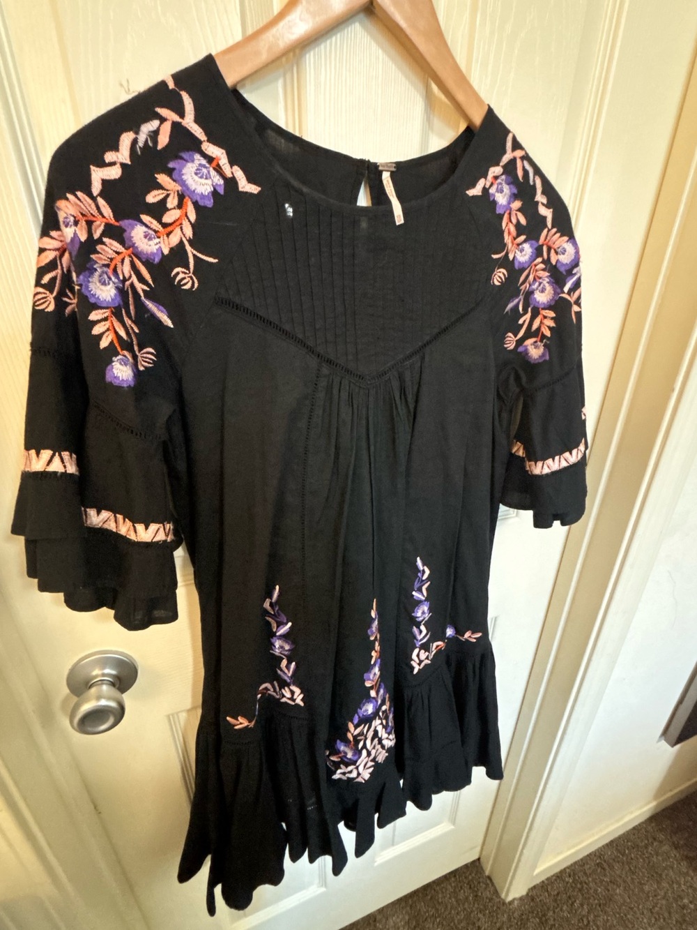 Free People Embroidered Black Mini Dress XS – Fall Boho Floral Back‑to‑School - Picture 5 of 8